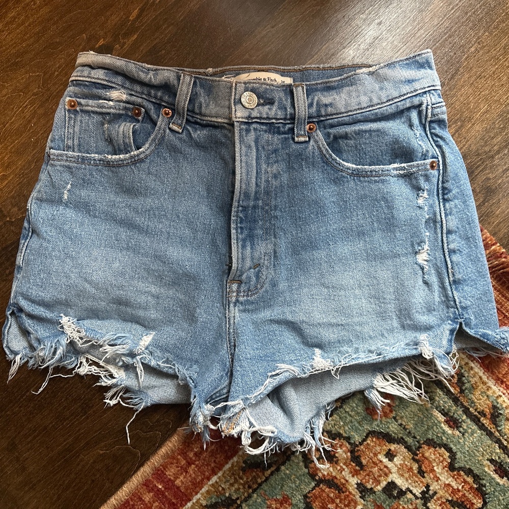 Abercrombie High Rise Mom Short - size 26/2